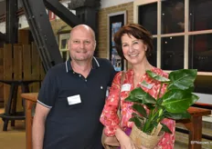 Arie Frans Middelburg van Vakblad voor de Bloemisterij/Floribusiness samen met Eveline Herben van de BBB
