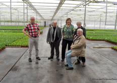 René Mathijssen (tweede van links) werkte tientaller jaren in de ontwikkeling van tuinbouwprojecten. Inmiddels niet meer zo heel hard (maar nog wel een beetje)  als verjaardagsuitje nam hij graag zijn zus en vrienden mee naar Kom in de Kas. 