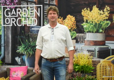 Dennis Veldhoven van Anthura met zijn Garden Orchids.