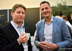 Later samen in het panel, hier nog samen aan de koffie: Paul Burton van Flower Hub en Dennis van der Lubbe van Bloemenbureau Holland.