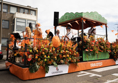 Muziekpraalwagen “Oranjefeest” m.m.v. Casual Company