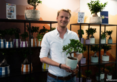 Berend Buijsman van Oriental Group, zij brengen bonsai boompjes vanuit China op de markt. 