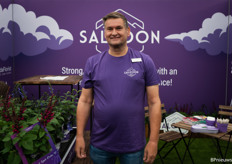 Co Overduin van Hilverda Florist staat op de beurs voor Salgoon Salvia 