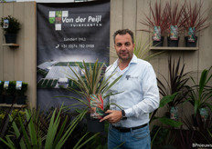 Jean-Pierre van der Peijl van van der Peijl tuinplanten met de 'zilveren' winnaar