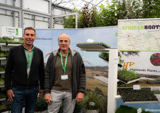 Rien van Hemert met zijn nieuwe collega Arie van de Wetering van African Roots