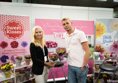 Samantha van der Gaag en Myron Dijkhuizen van Berkhout Plants met hun potchrysanten