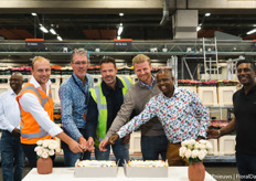 Onder andere Team Royal FloraHolland sneed een taart aan