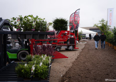 Richting de ingang van de beurs stonden allerlei grote machines opgesteld