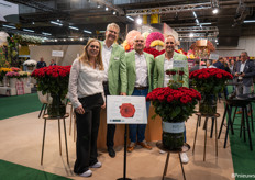 Het team van Porta Nova 65 miljoen Red Naomi rozen per jaar uit de kwekerij komen 