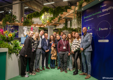 Een deel van het team van Royal FloraHolland in de stand 