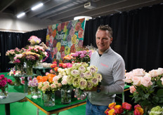 Bij DecoFresh Roses was het deze week open huis en kon iedereen een kijkje nemen in het assortiment. Op de foto Peter van Delft.