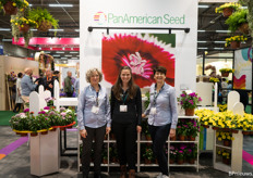 Sylvia Rocheteau, Eva Wijnker- van der Cruijsen en Astrid de Wit van PanAmerican Seed