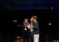 Ook vrouw en kinderen van Steven van Schilfgaarde waren aanwezig bij het afscheid, vol trots en met zichtbare emoties