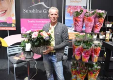 Jos van de Berg van Sunshine Grow, de enige kweker in Nederland die jaarrond hibiscus heeft