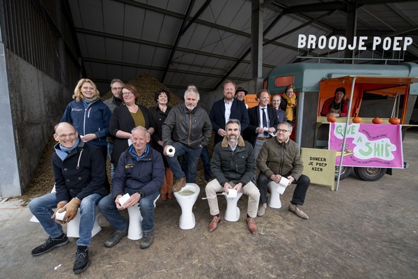 Boeren Roepen Burgers Op Om Poep En Plas Te Doneren